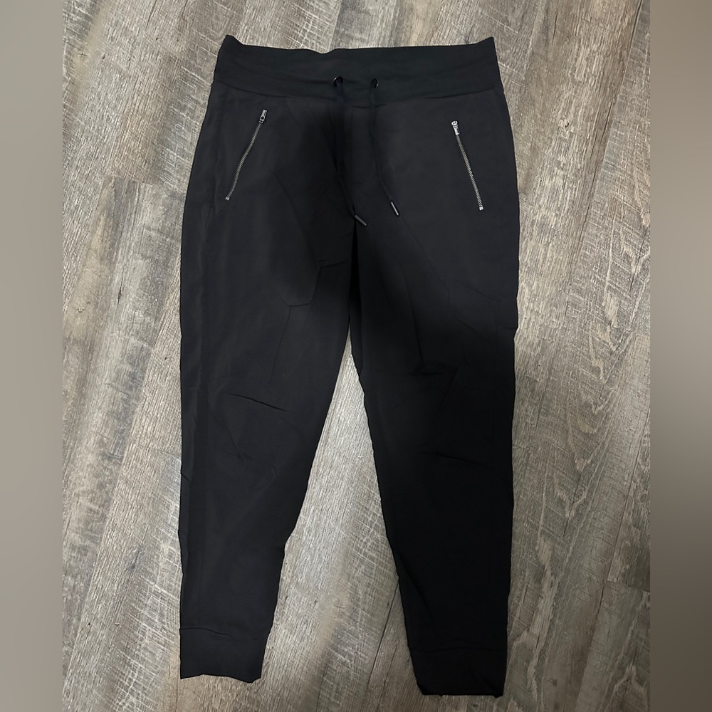 Athleta Jogger Sweatpants with zippers

#athleta #lululemon #joggers #sweatpants